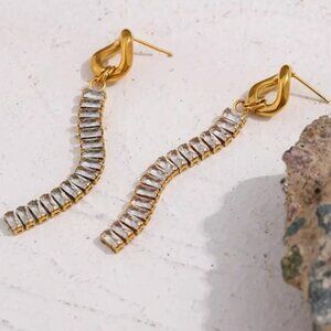 🌙18K Gold plated long drop earrings
